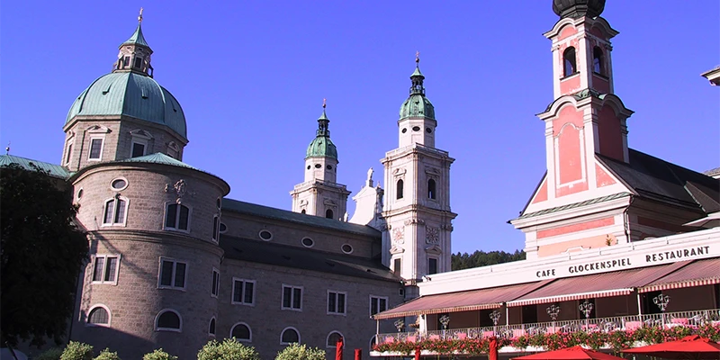 Mozartplatz with the Mozart statue