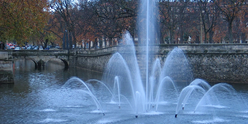 Jardin de la Fontaine area