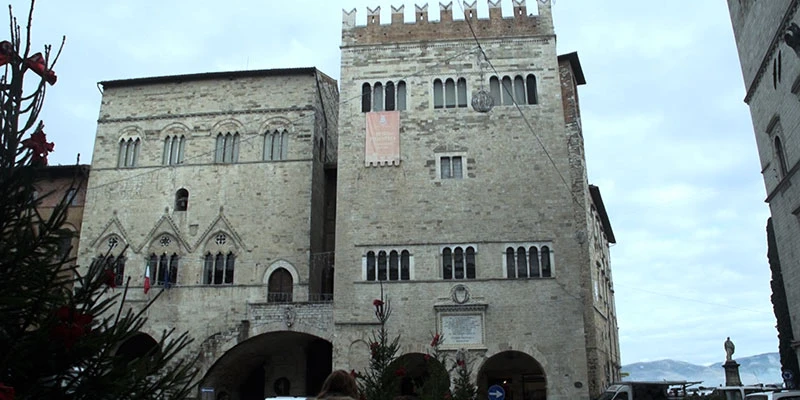 Todi2 00 10 28 25 still200