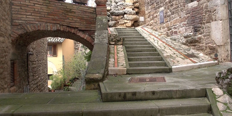 Todi2 00 20 52 24 still386