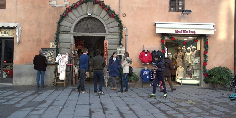 Todi3 00 06 33 00 still106