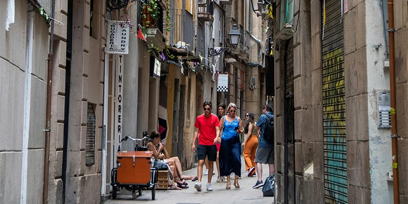 Local shops and bakeries in Sant Pere district