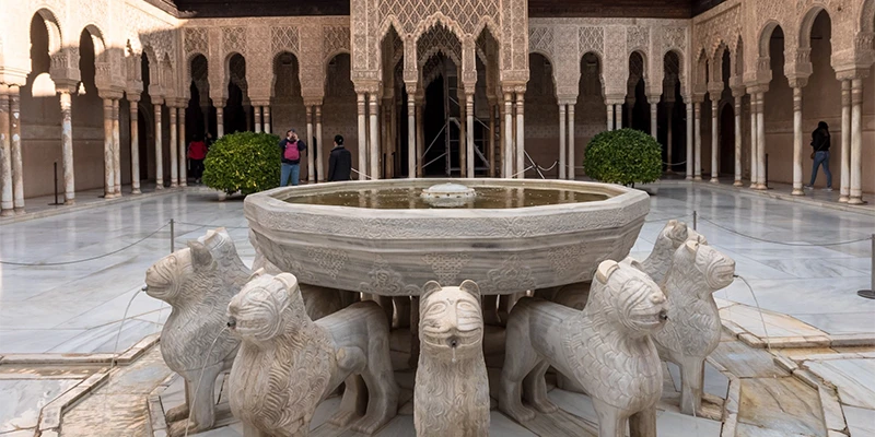 The Patio de los Leones with its famous twelve-lion marble fountain
