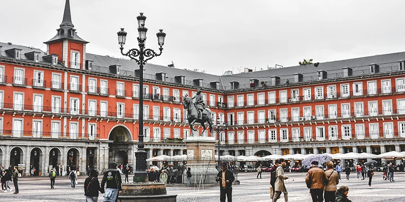 Grand buildings created within the compact area of Old Madrid