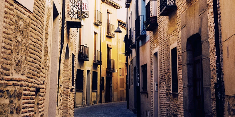 Walking along the continuous main street of Segovia with its changing names but easy-to-follow route